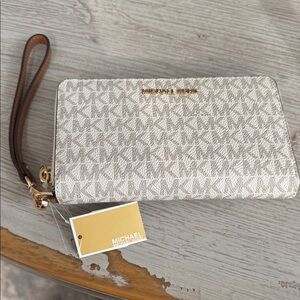 Michael Kors Jet Set Wristlet Wallet Vanilla